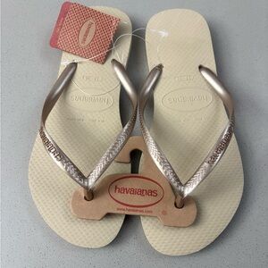 Havaianas Women’s Flip Flops Size 7/8 Sand Grey Light Gold – New With Tags